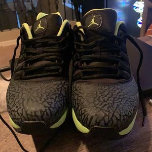 NIKE JORDAN CMFT 11 VIZ AIR ANTHRACITE-VOLT-BLACK Size: 7Y $288 shoe $160 OBO